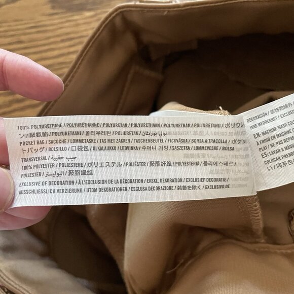 Abercrombie & Fitch Wmn S Pleated High Rise 6 Inch Vegan Leather Tailored Shorts - Picture 11 of 12